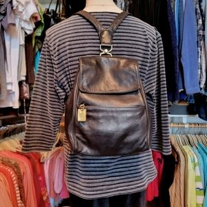 DKNY ♡ Sweet Vintage Genuine SOFT Black Leather Swivel Convertable Backpack Bag